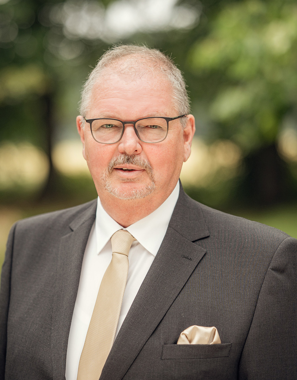 Helmut Mikulla, Bestatter und Berater