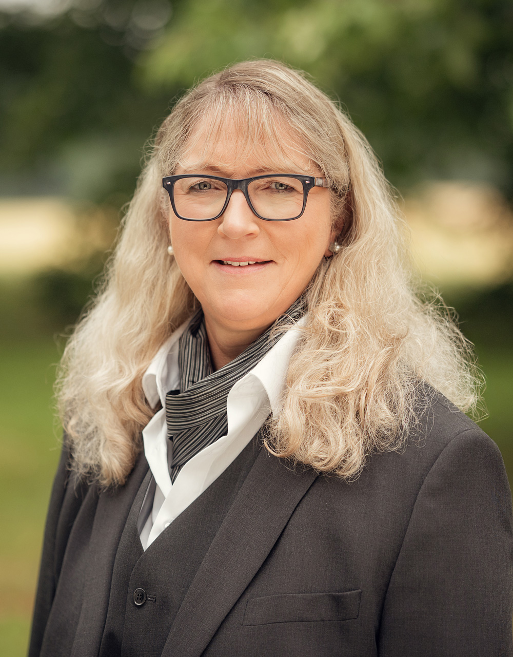 Birgit Scheffner, Trauerreden, Überführung und Technik bei Mikulla Bestattungen